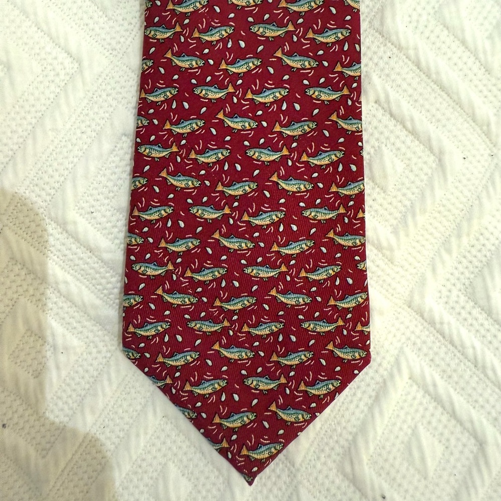 Boys Red Fish Vineyard Vines toe